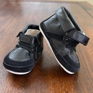 Robeez Soft Soles Black Hook Loop Shoes Baby  6-9 Months Leather slip on